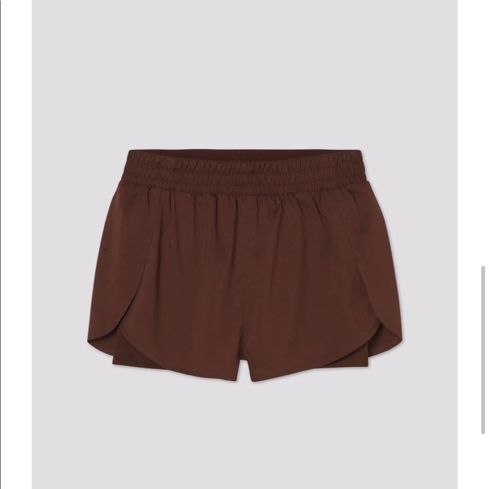 Girlfriend Collective trail short in Limestone size M